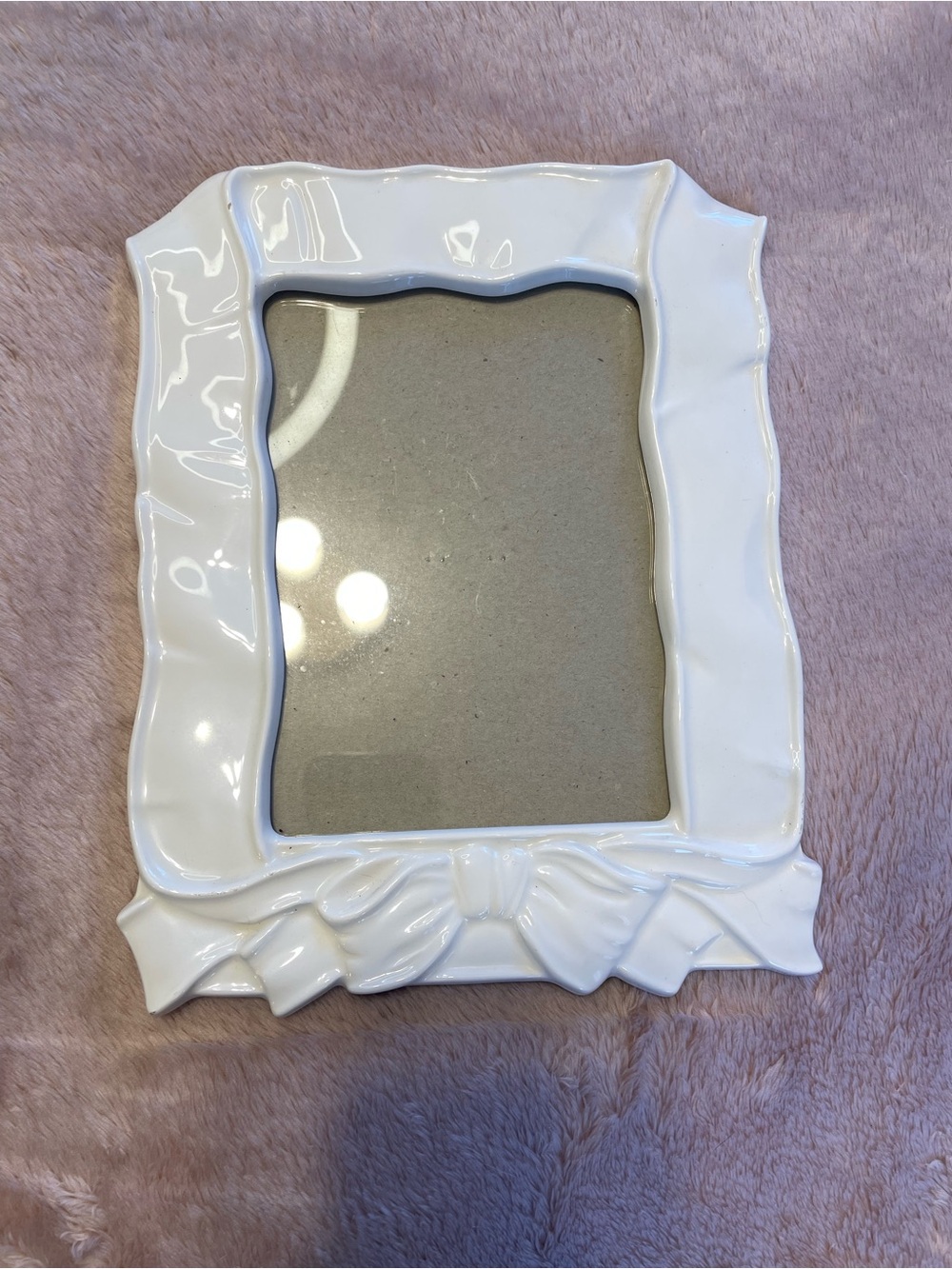 White ceramic picture frame with bow detail
